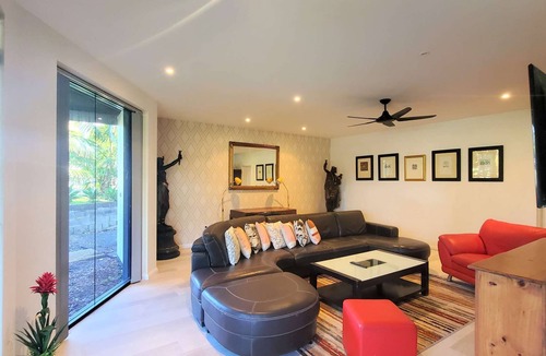 Callala Bay House | Spacious 3BR ground floor holiday home close to beach
