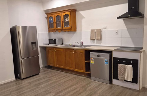 Maryborough House | Spacious & Comfortable Stay | Central Location