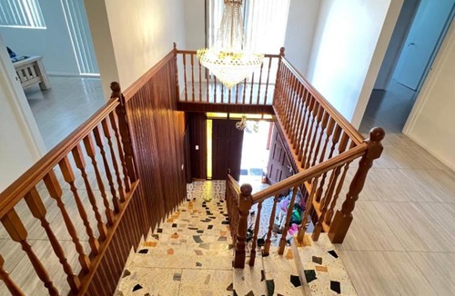 Croydon House | Spacious Queen Room - Easy City Access - CP9