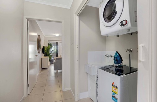 Cairns North Apartment | Spacious Retreat with Courtyard & Resort Pool