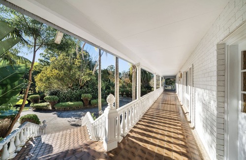 Dural House | Spacious Vacation Home in Dural with Tennis Court