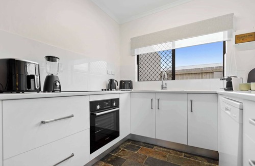 Whitfield House | Spacious Whitfield Townhouse