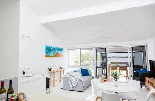 Sandstone Point Apartment | Spinnaker Waters - Entire 2 Bedroom Apartment at Sandstone Point