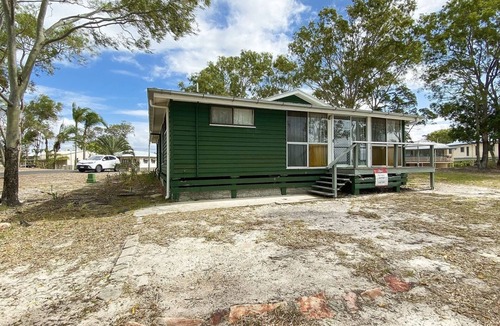 Traviston House | Stafford Hall - Burrum Heads- Riverfront- 3BR- Great Views