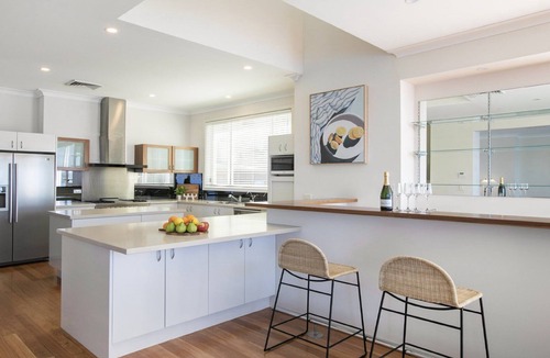 Point Clare House | Stay 3 nights, pay 2 this Winter*