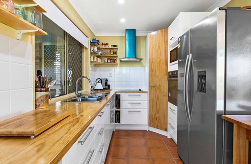 Traviston House | Stay Salty - Holiday Retreat
