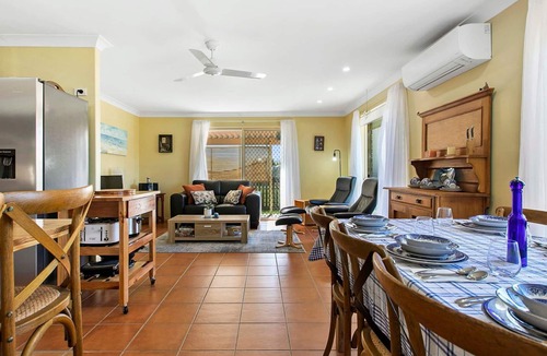 Traviston House | Stay Salty - Holiday Retreat