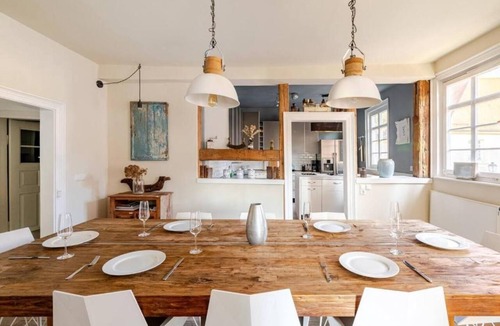 Konigsbach-Stein House | Stilhaus 1730 Etage