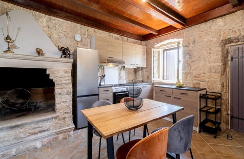 Smokvica House | Stone House Prapatna-Two Bedroom Holiday Home with Swimming Pool