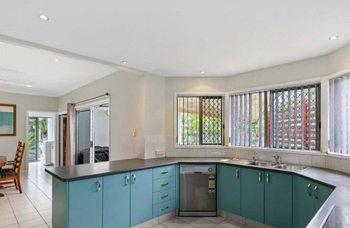 Traviston House | Stonesthro - Burrum Heads- Close To Beach - 5BR- Aircon