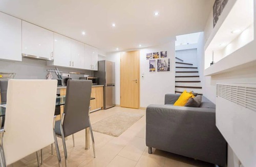 Nepszinhaz negyed Apartment | Studio apartment in Budapest, Rakoczi