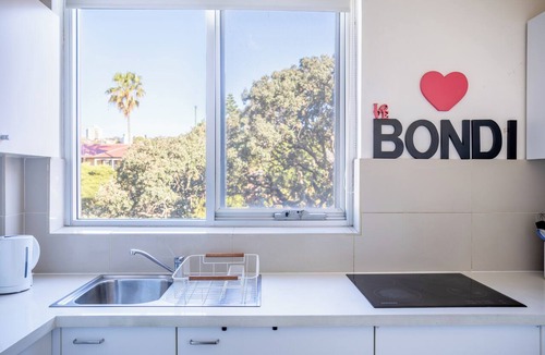Bondi Beach Apartment | Studio Apartment Steps from Bondi Beach