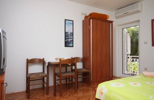 Drvenik Apartment | Studio flat near beach Drvenik Donja vala, Makarska (AS-6658-a)