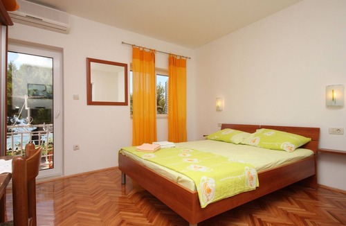 Drvenik Apartment | Studio flat near beach Drvenik Donja vala, Makarska (AS-6658-a)