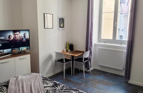 La Chaux-de-Fonds Apartment | Studio lumineux