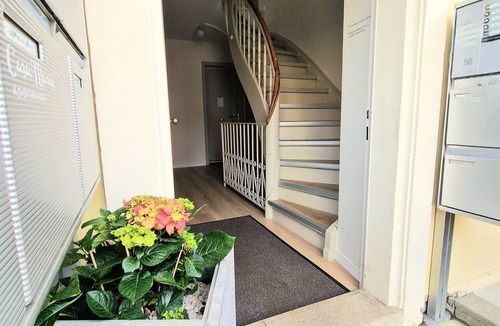 Solothurn Apartment | Studio with kitchen and private bathroom