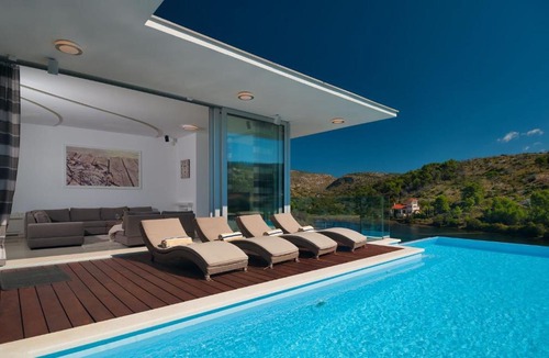 Sutivan Villa | Stunning Brac Villa 5 Bedrooms Villa Infinite Stunning Sea Views