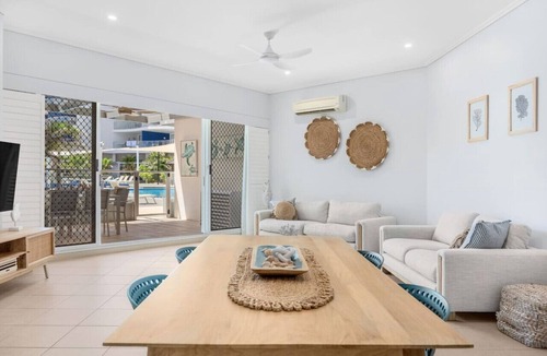Urangan Apartment | Stunning Poolside Paradise - Amazing Design, Gym.