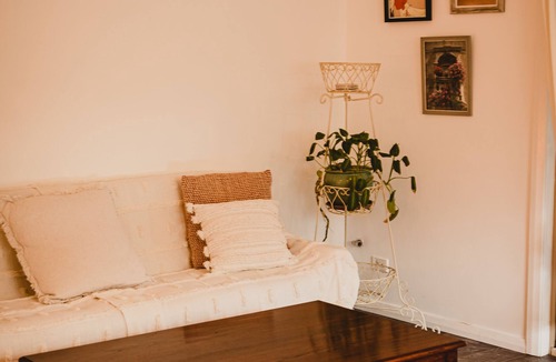 Gunderman House | Stunning river views! Private guesthouse & courtyard close to nation park & more