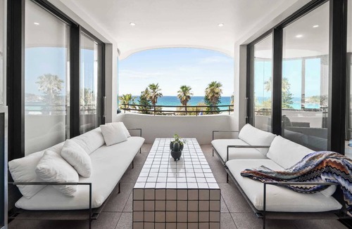 Bondi Beach Apartment | Stunning Views and Balcony Overlooking Bondi Beach