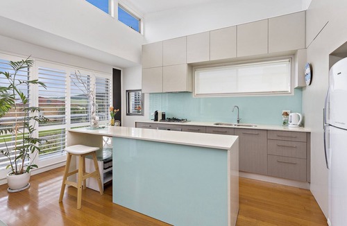 Kiama Heights House | Stunning water front location offering perfect blend of Beach & Coastal charm.n