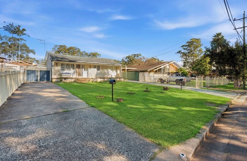 Hebersham House | Stylish 3 bedroom home to stay in Sydney