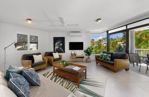 Noosa Heads House | Stylish Beach Serenity, Naousa 5