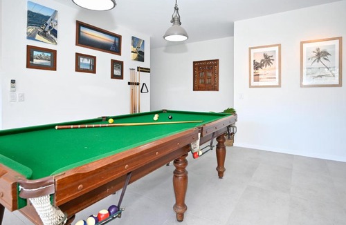 Bokarina Apartment | Stylish Beach Side Gem - pool, beach ZG7