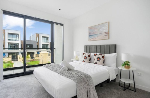 Box Hill House | Stylish Brand New 3BR Home | Sleeps 10