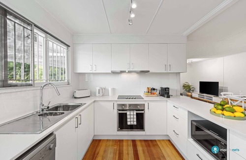 Tarragindi House | Stylish Mid Century Pet Friendly Home Near City