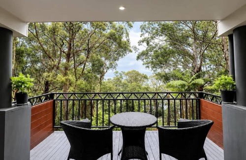Saratoga House | Stylish Saratoga House with Garden & BBQ