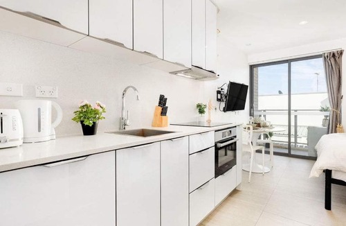 Bondi Beach Apartment | Stylish Studio Steps from Bondi Shoreline