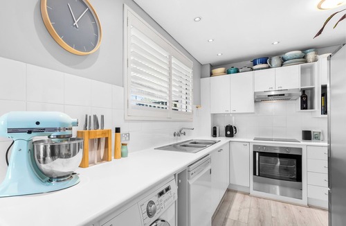 Ascot Apartment | Stylish Two Bedroom Unit in Ascot