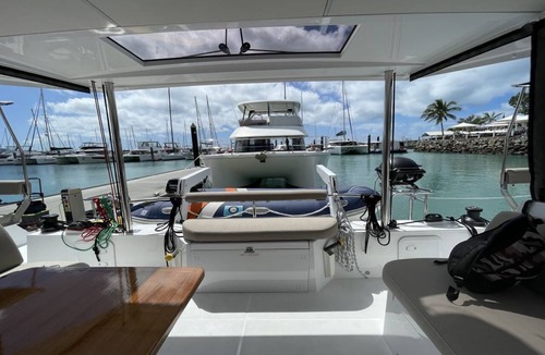 Airlie Beach Boat Rental | Sun-Kissed Sailing Adventure in Gran Barrera de Coral from Playa Airlie, Queensland