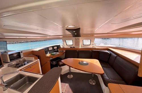 Airlie Beach Boat Rental | Sun-Kissed Sailing Adventure in Gran Barrera de Coral from Playa Airlie, Queensland