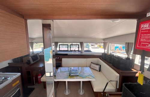 Airlie Beach Boat Rental | Sun-Kissed Sailing Adventure in Gran Barrera de Coral from Playa Airlie, Queensland