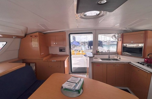 Airlie Beach Boat Rental | Sun-Kissed Sailing Adventure in Gran Barrera de Coral from Playa Airlie, Queensland