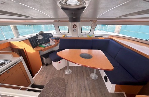 Airlie Beach Boat Rental | Sun-Kissed Sailing Adventure in Gran Barrera de Coral from Playa Airlie, Queensland
