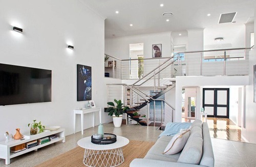 Broadbeach House | Sunbreeze (Heated Pool)