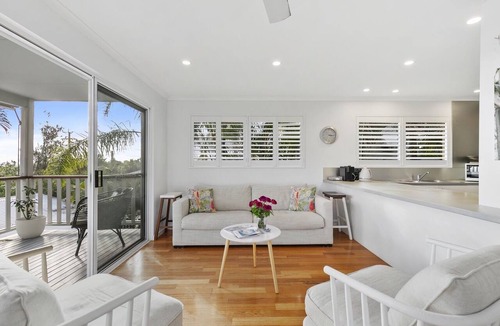 Sunrise Beach Apartment | Sundowner@Sunrise - Walk to Beach