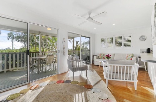 Sunrise Beach Apartment | Sundowner@Sunrise - Walk to Beach