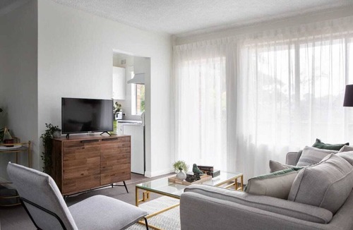 Lane Cove Apartment | Sunny Apartment in Quiet and Green Neighbourhood