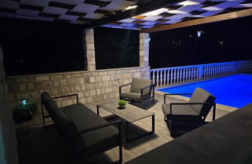 Ston Villa | Sunny Hill