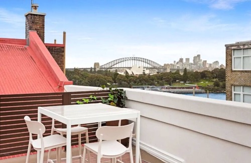 Potts Point Apartment | Sunny Loft Lookout with Iconic Sydney Views
