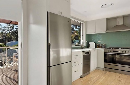 Wyong House | Sunrise Wyong River - Riverfront, Tennis court & Kayak's