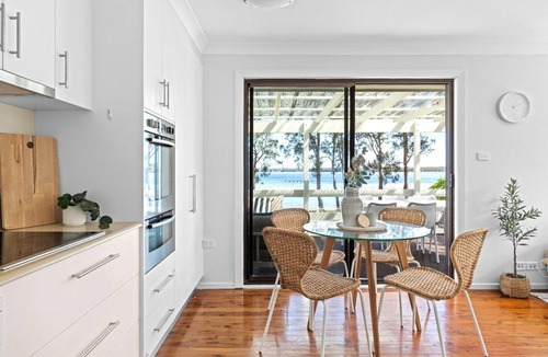 Budgewoi Apartment | Sunset Splash Retreat