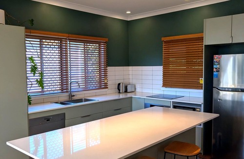 Wynnum House | Super cute house that's full of character. Close to airport and train station.