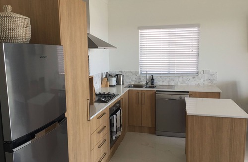 Swansea House | Swansea Lakeside Sunsets are two villas, on the shores of Lake Macquarie