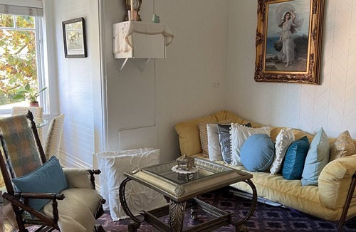 North Sydney Apartment | Sweet petite boudoir, a piece of serenity right on The edge of Harber bridge!