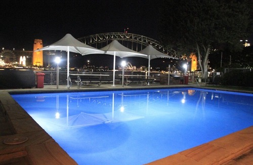 McMahons Point Apartment | Sydney Harbour Bridge Views at Pool | Sleeps 4 | Parking